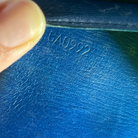 1990s Vintage Blue LV EPI wallet - Picture 2 of 8